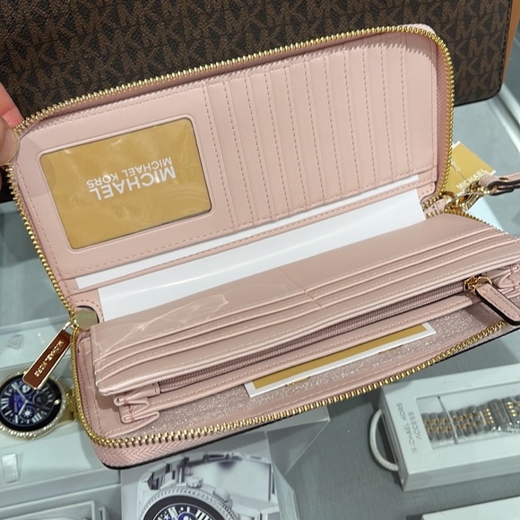 MICHAEL KORS LARGE TRAVEL CONTINENTAL WRISTLET WALLET PHONEHOLDER POWDER BLUSH - Picture 5 of 16